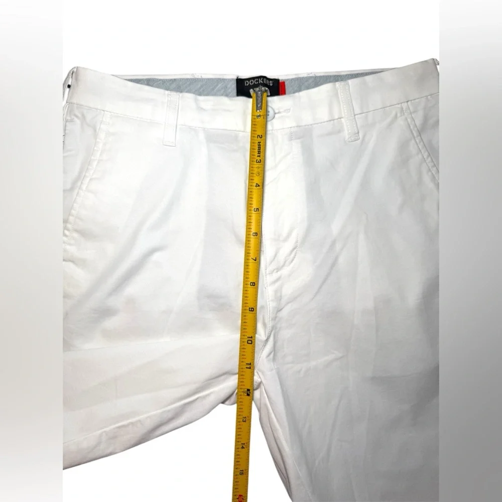 Dockers Mens Ultimate Short White Comfort Fit Size 30 Flat‎ Front Chino Shorts
